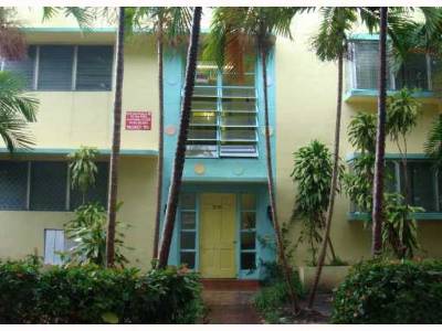 Quaint Deco Apartment ($950)