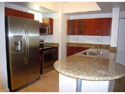 Lovely 2/2 in Downtown Dadeland Perfect for UM Students