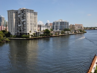 SPECTACULAR WATERFRONT VIEWS DAY & NIGHT