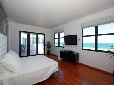 1330 OCEAN DR #PH2