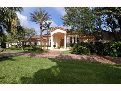 Gated Pinecrest...Lighted basketball court