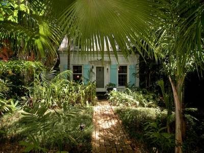 Anusual tropical property in Coconut Grove