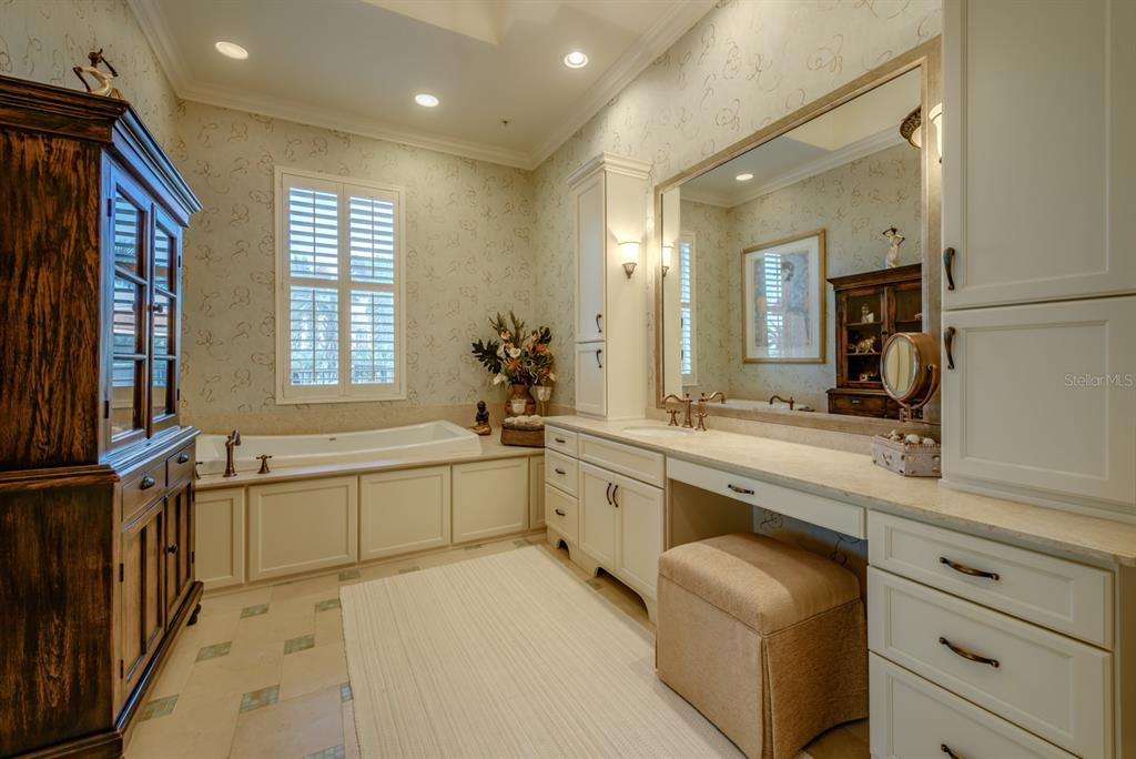 28 PORTO MAR UNIT 101