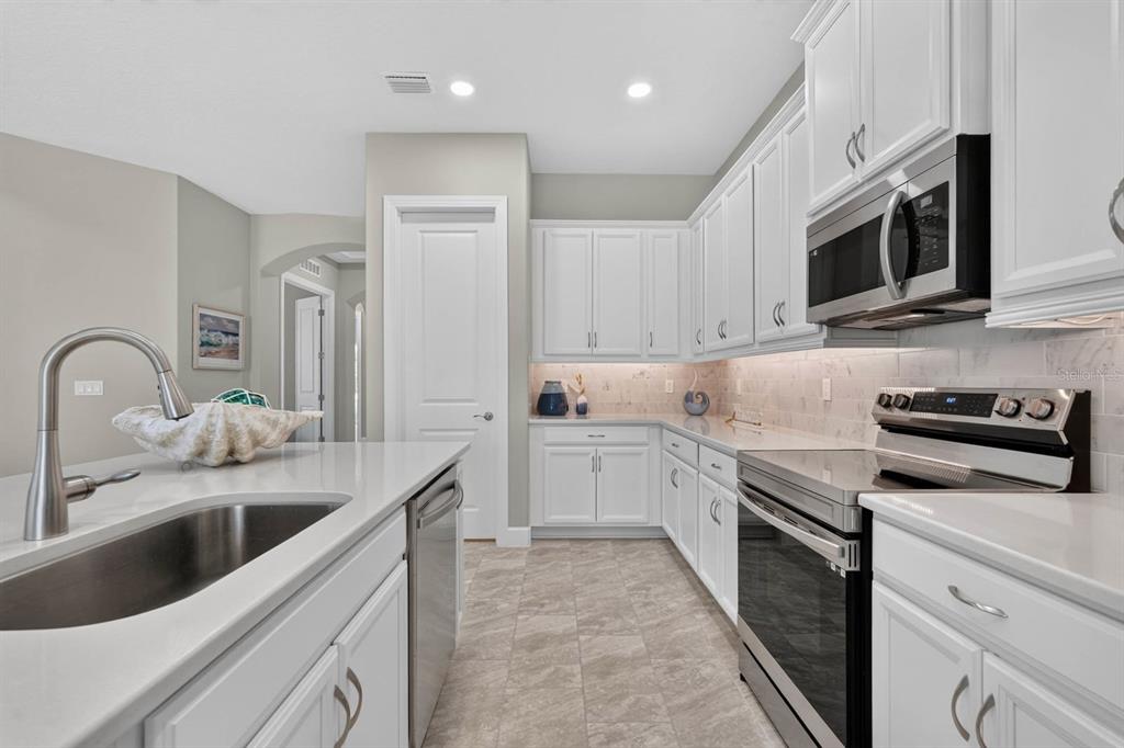 27 S RIVERWALK DRIVE