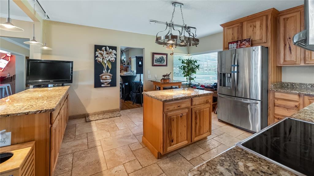1241 W LAKESHORE DRIVE
