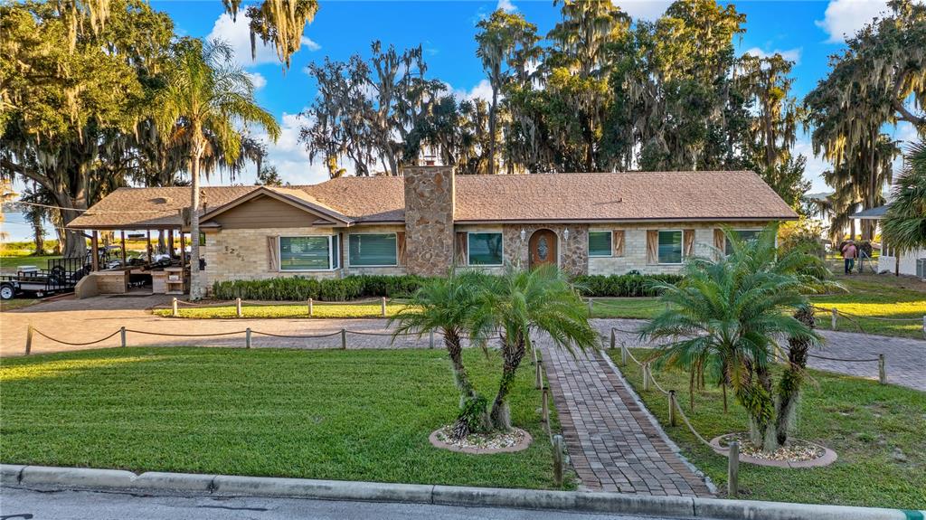 1241 W LAKESHORE DRIVE