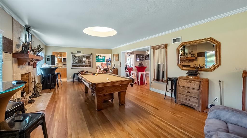 1241 W LAKESHORE DRIVE