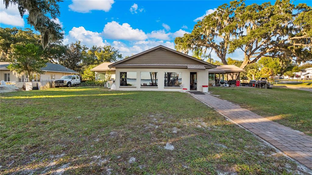 1241 W LAKESHORE DRIVE