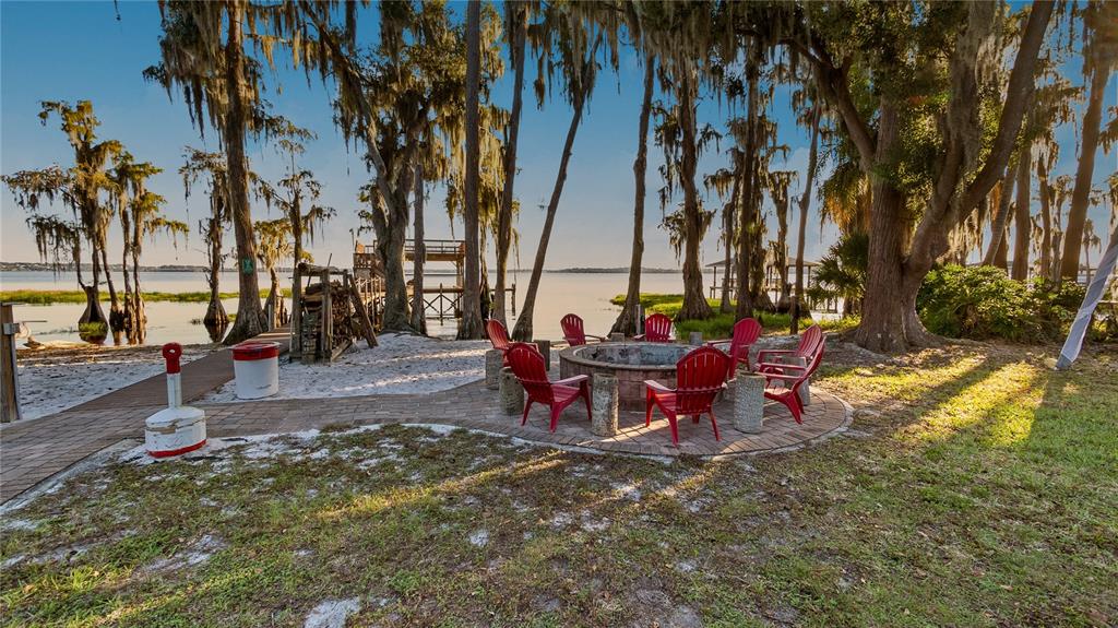 1241 W LAKESHORE DRIVE