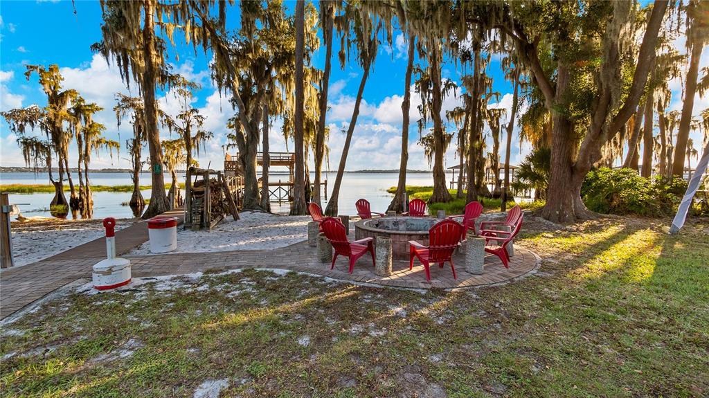 1241 W LAKESHORE DRIVE