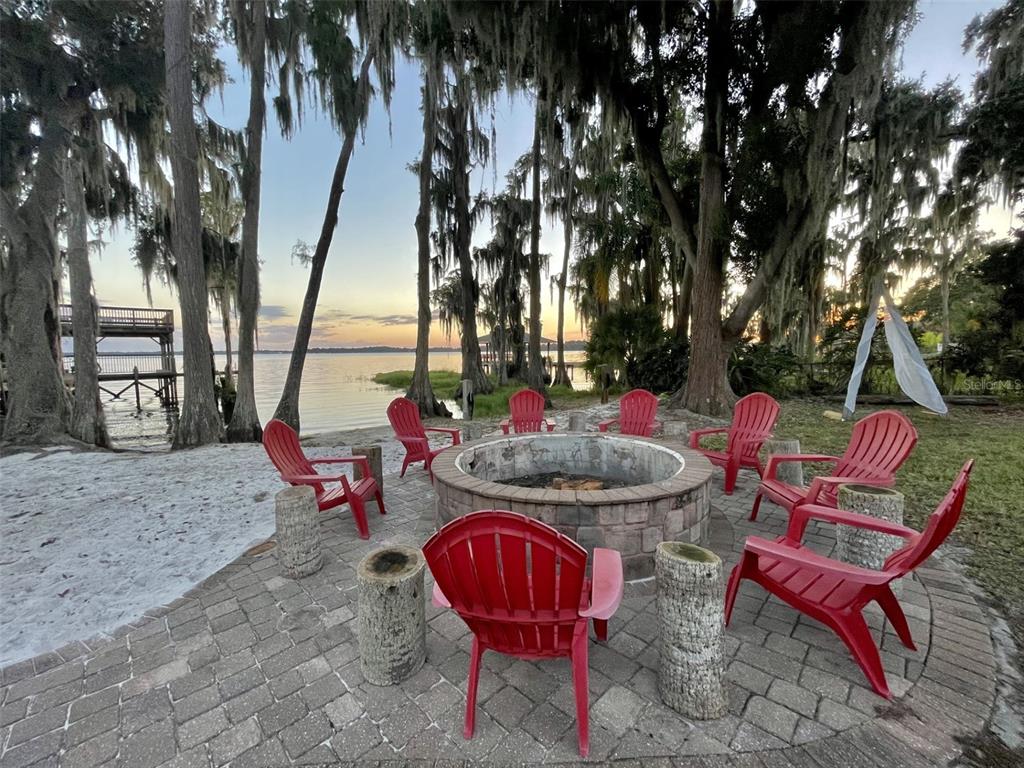 1241 W LAKESHORE DRIVE