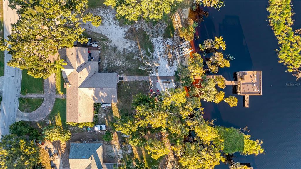 1241 W LAKESHORE DRIVE
