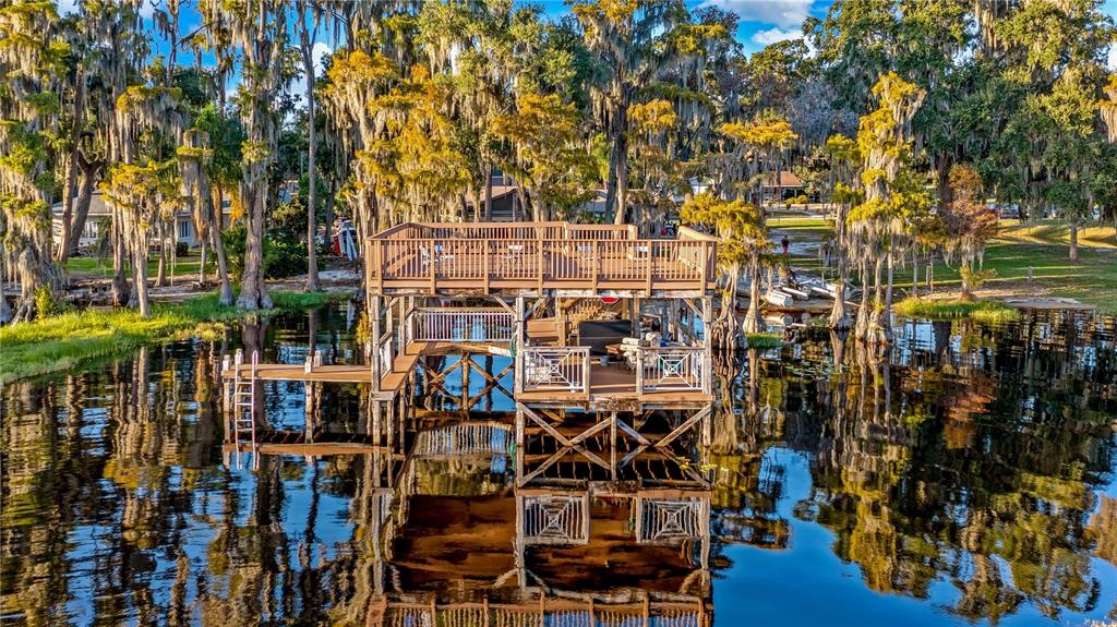 1241 W LAKESHORE DRIVE