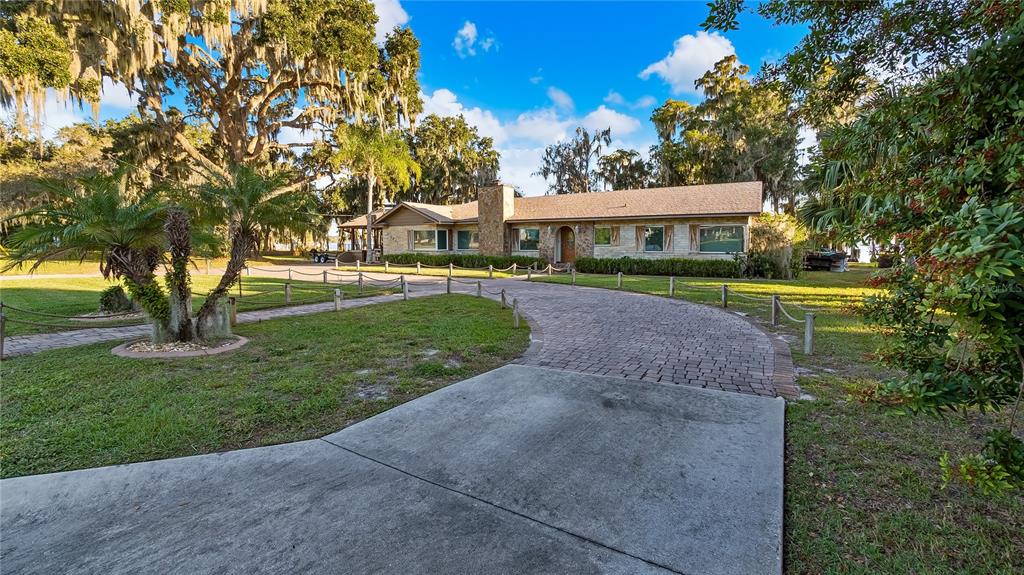 1241 W LAKESHORE DRIVE