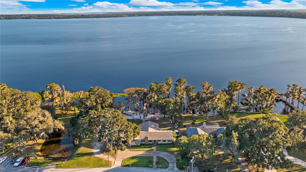 1241 W LAKESHORE DRIVE