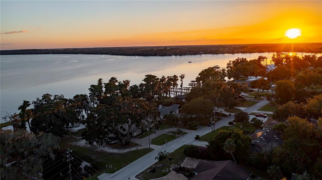 1241 W LAKESHORE DRIVE