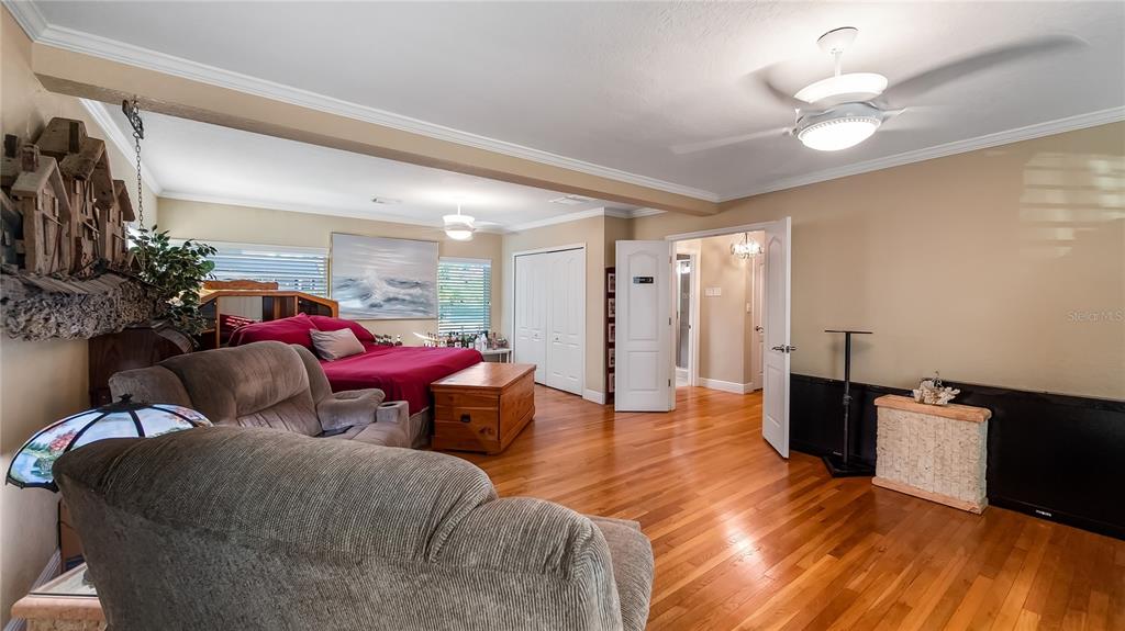 1241 W LAKESHORE DRIVE