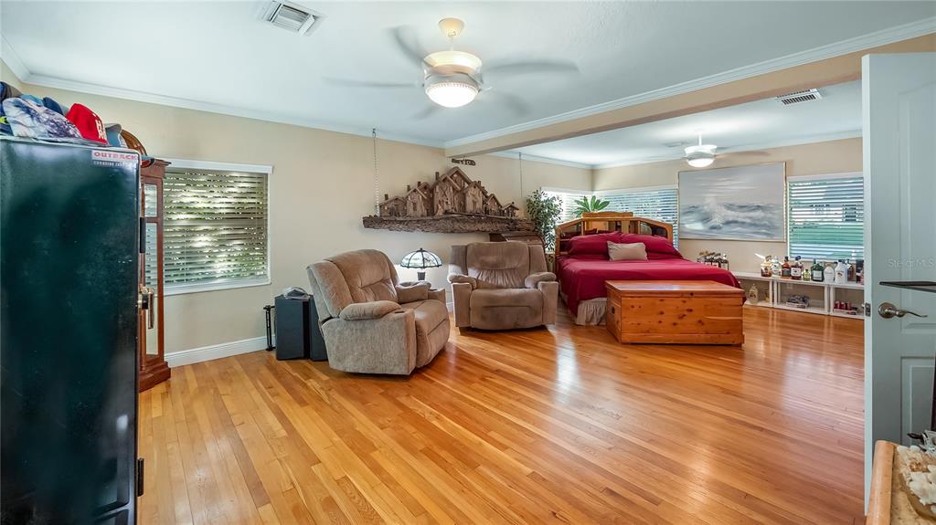 1241 W LAKESHORE DRIVE