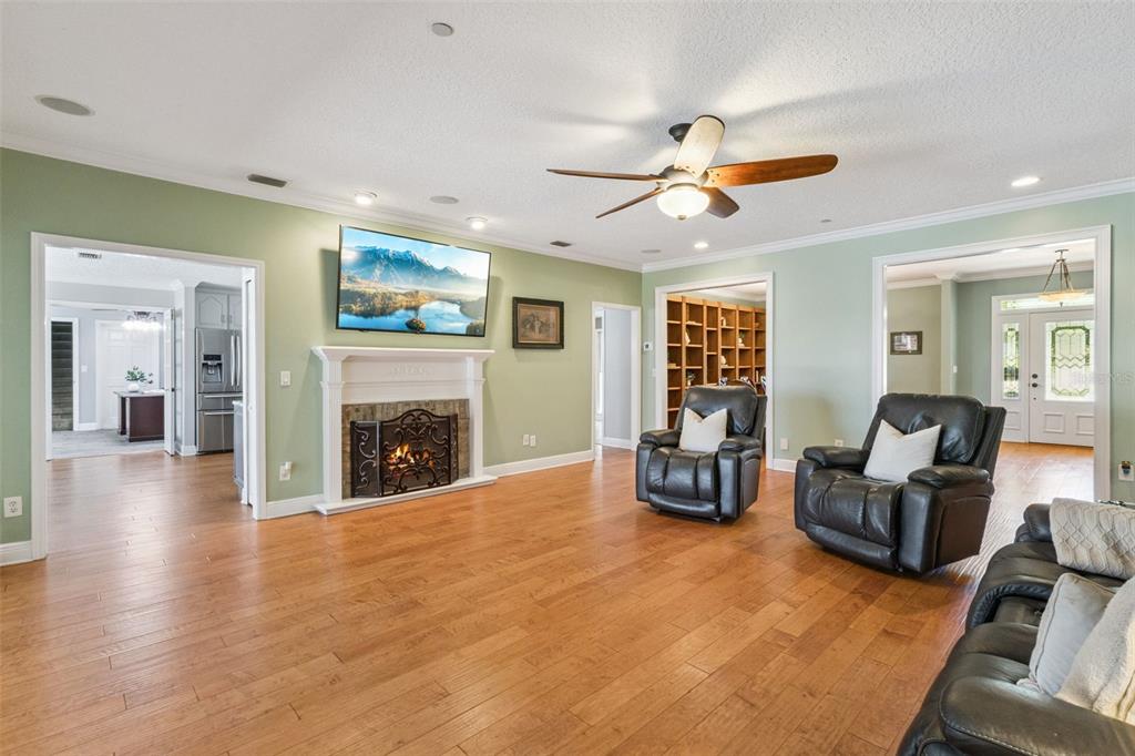 14951 THOROUGHBRED LN