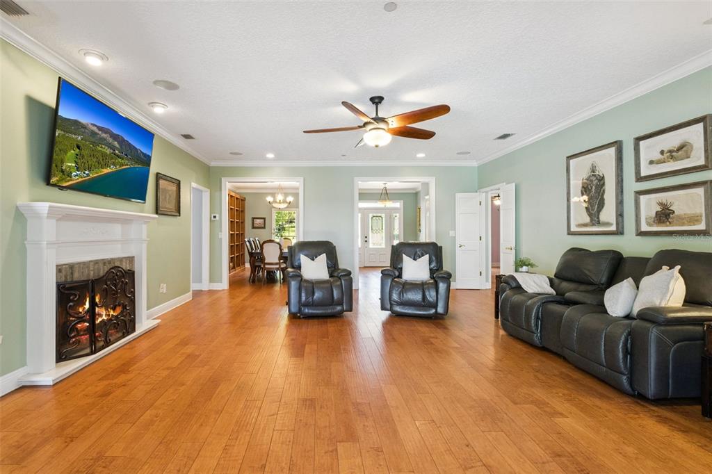 14951 THOROUGHBRED LN