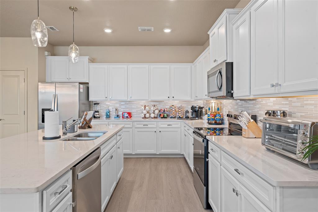 16016 SANDY CLIFFS DRIVE