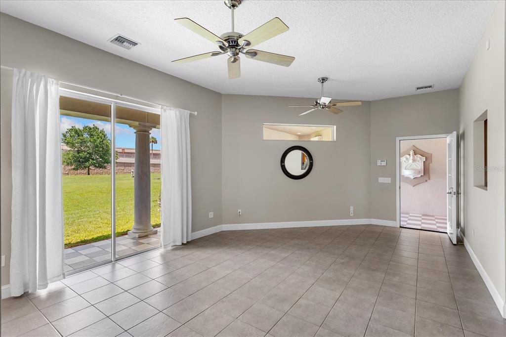 180 RIVER OAKS CIRCLE