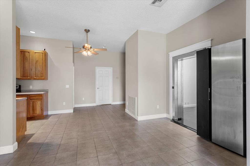 180 RIVER OAKS CIRCLE