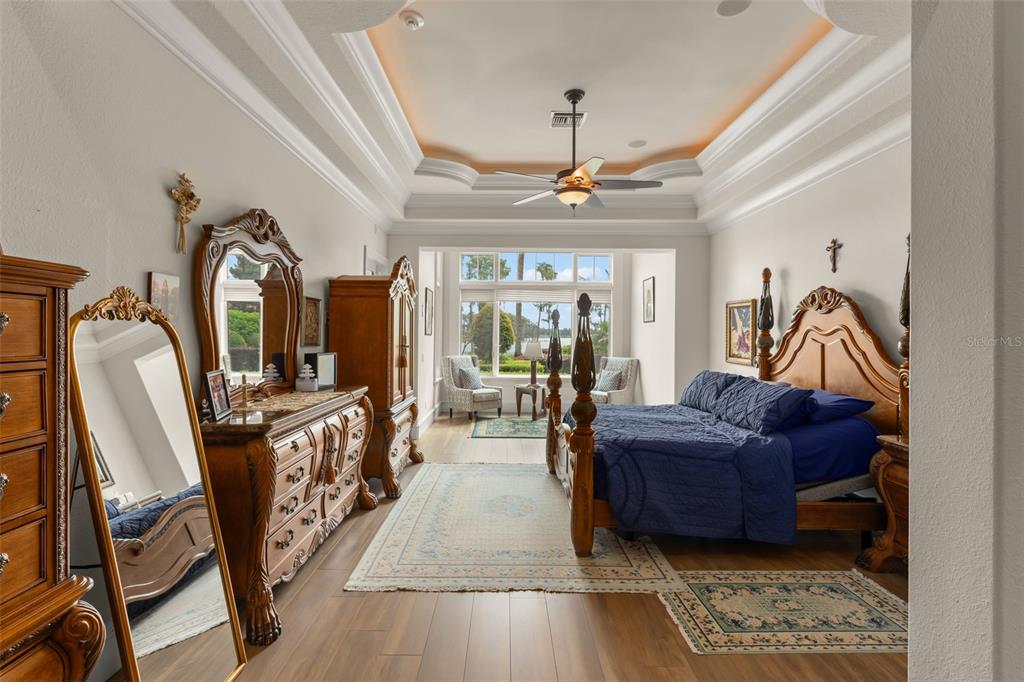 6055 LOUISE COVE DRIVE