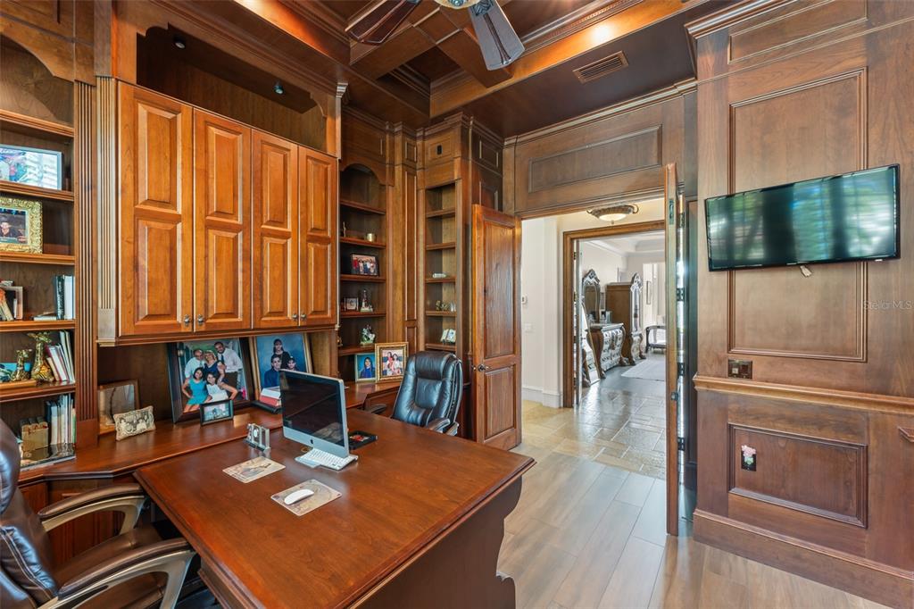 6055 LOUISE COVE DRIVE