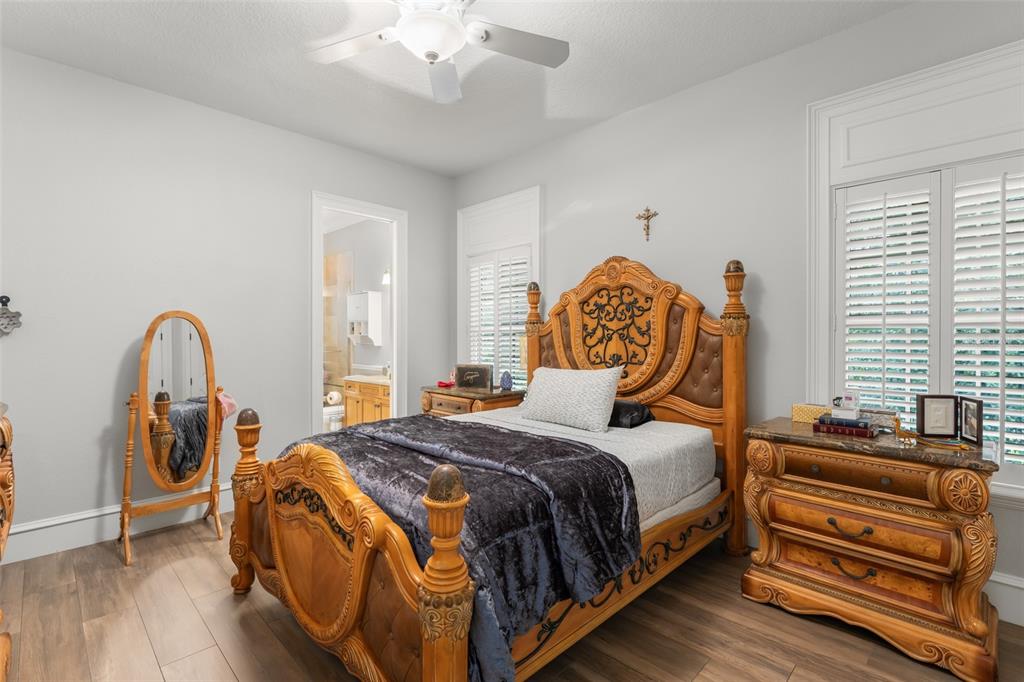 6055 LOUISE COVE DRIVE