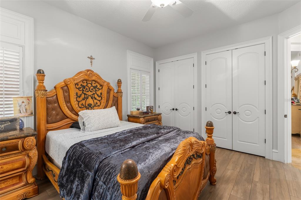 6055 LOUISE COVE DRIVE