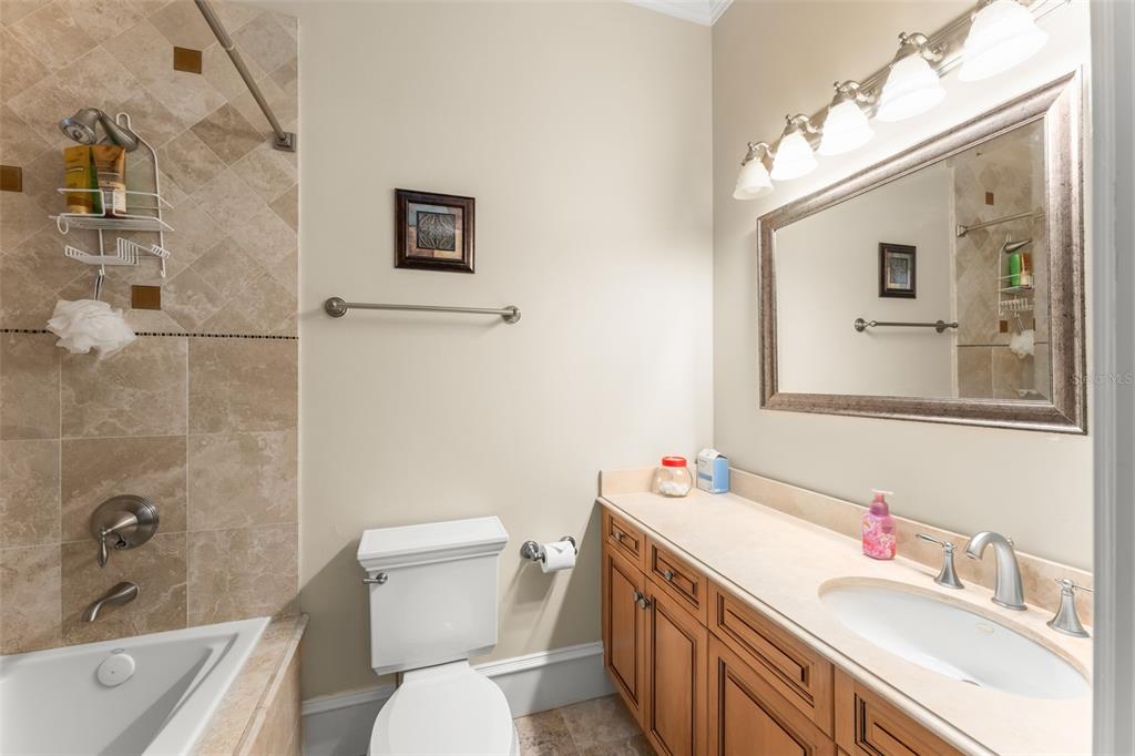 6055 LOUISE COVE DRIVE