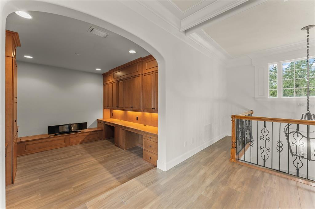6055 LOUISE COVE DRIVE