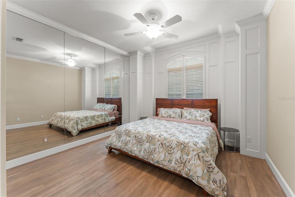 6055 LOUISE COVE DRIVE