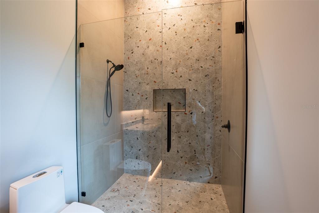 15125 PENDIO DRIVE