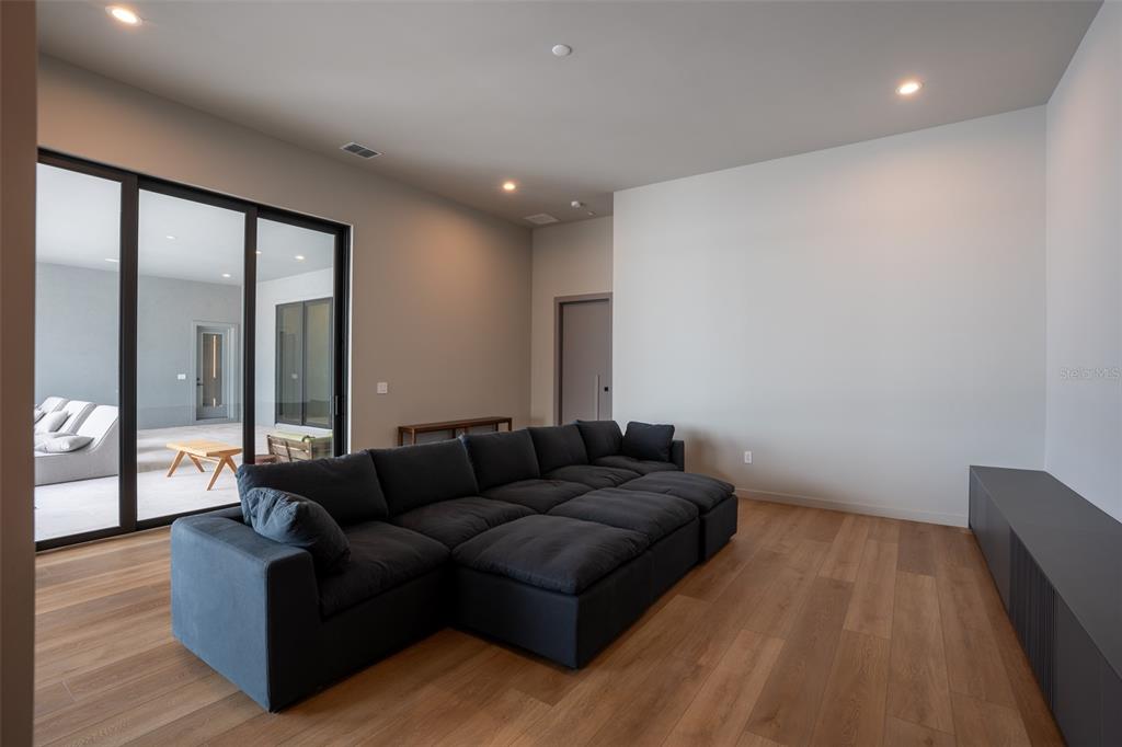 15125 PENDIO DRIVE