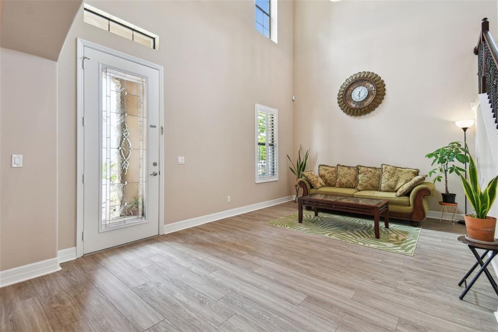 2566 LAKE MANOR DRIVE