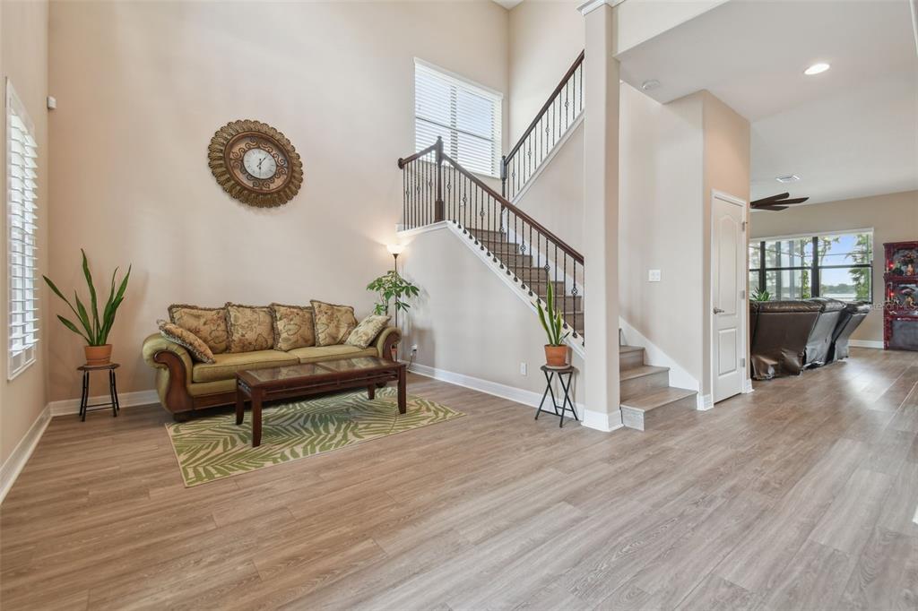 2566 LAKE MANOR DRIVE