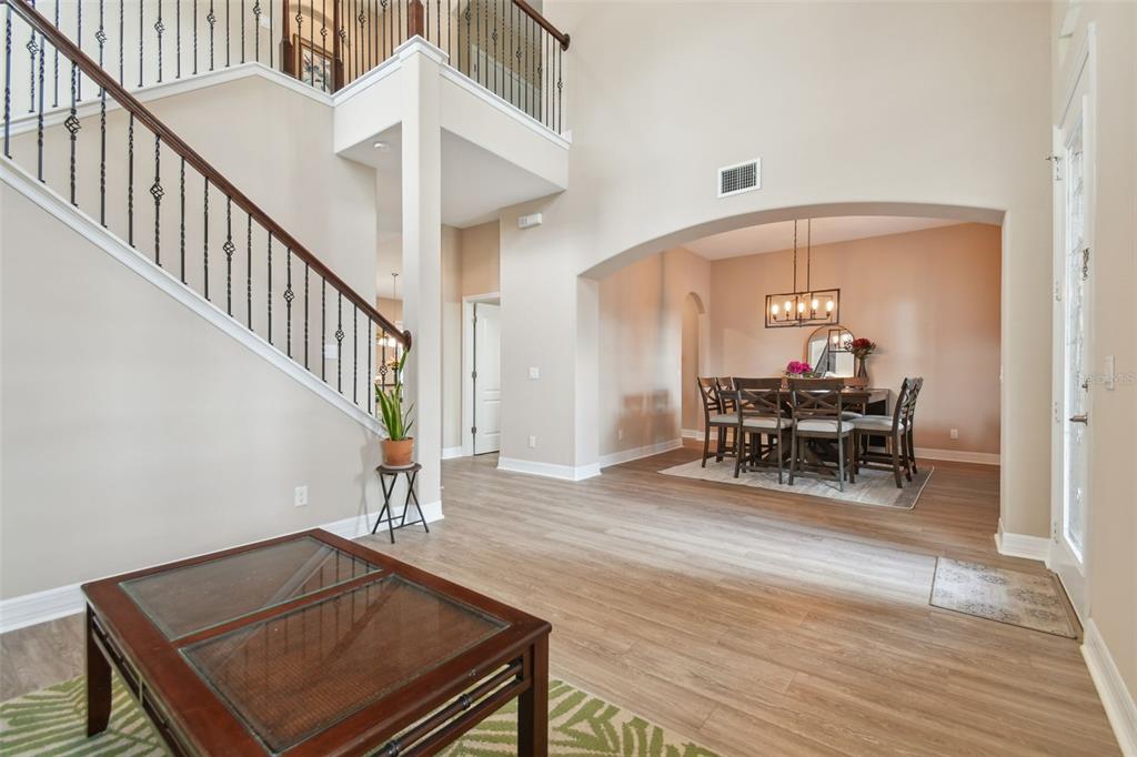 2566 LAKE MANOR DRIVE