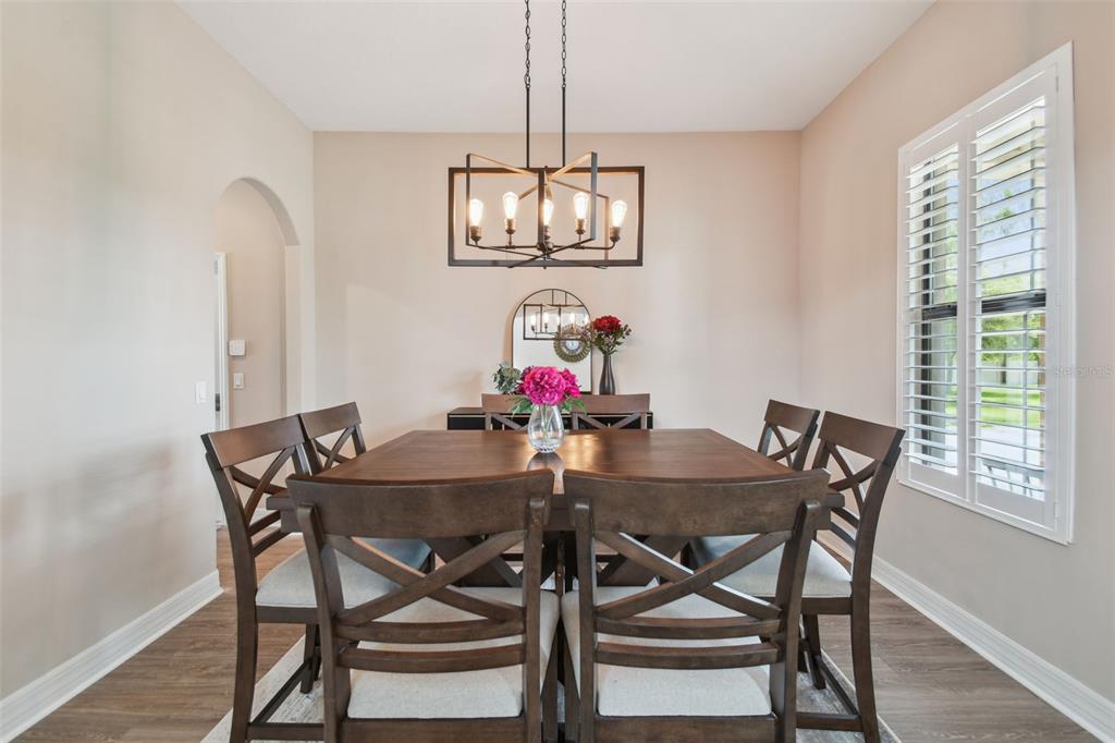 2566 LAKE MANOR DRIVE