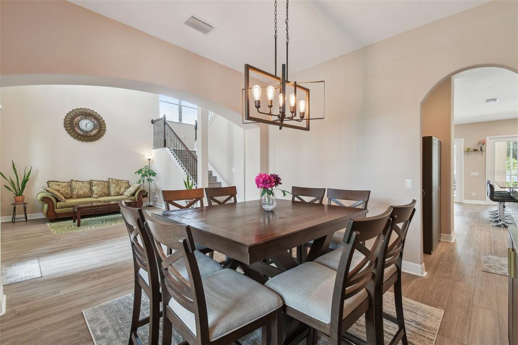2566 LAKE MANOR DRIVE
