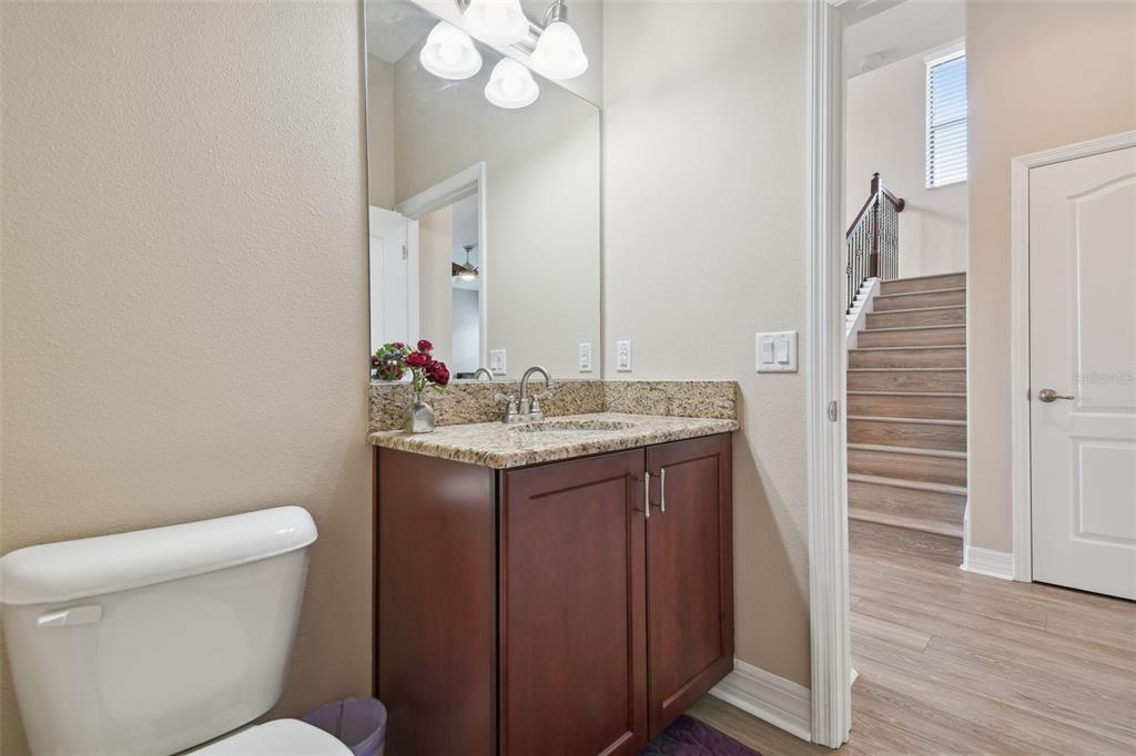 2566 LAKE MANOR DRIVE