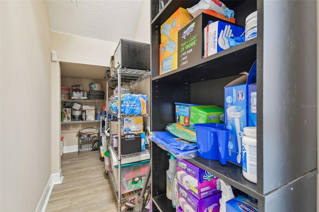 2566 LAKE MANOR DRIVE