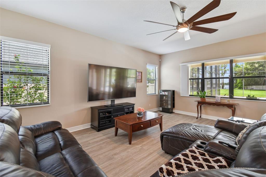 2566 LAKE MANOR DRIVE