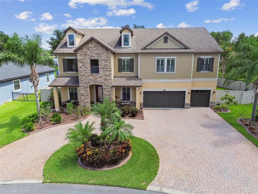 2566 LAKE MANOR DRIVE