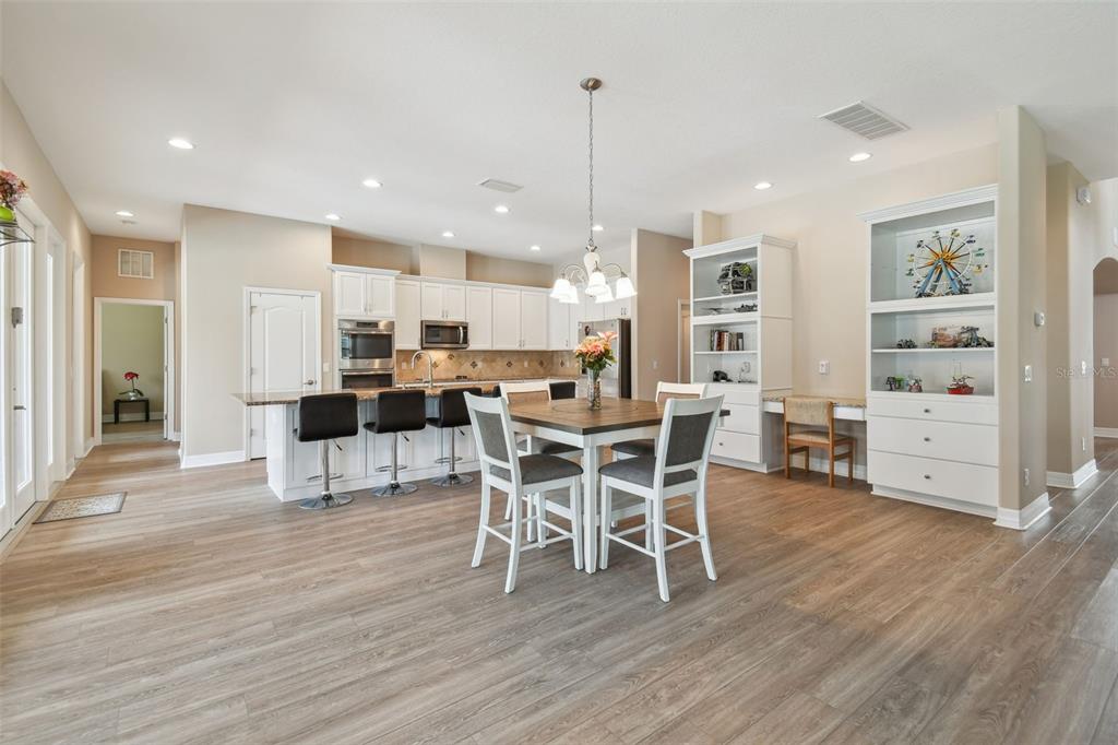 2566 LAKE MANOR DRIVE