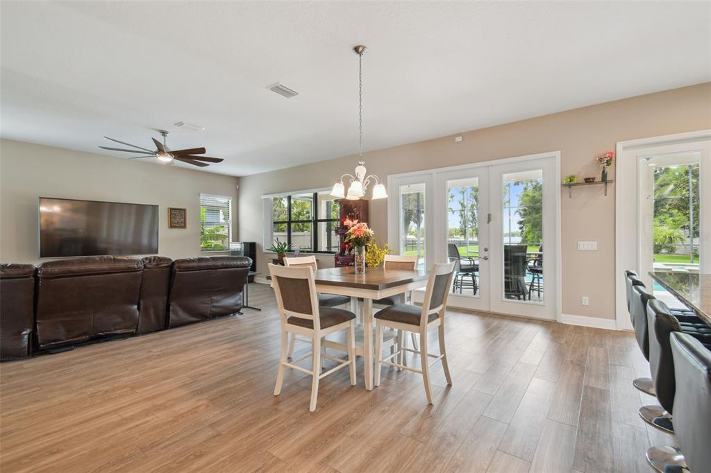 2566 LAKE MANOR DRIVE
