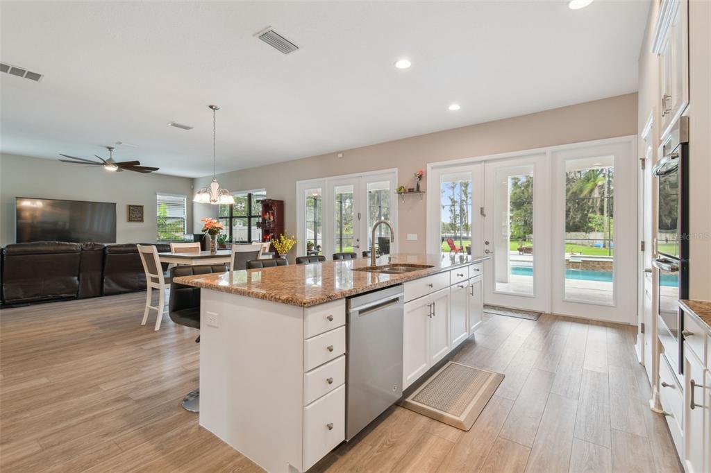 2566 LAKE MANOR DRIVE