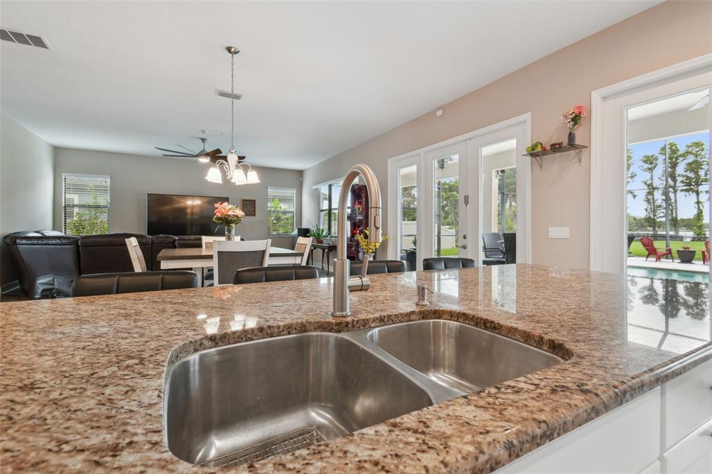 2566 LAKE MANOR DRIVE