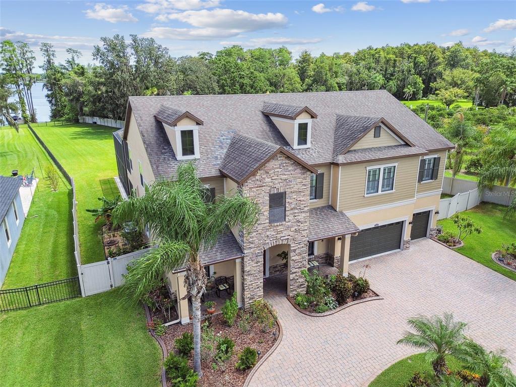 2566 LAKE MANOR DRIVE